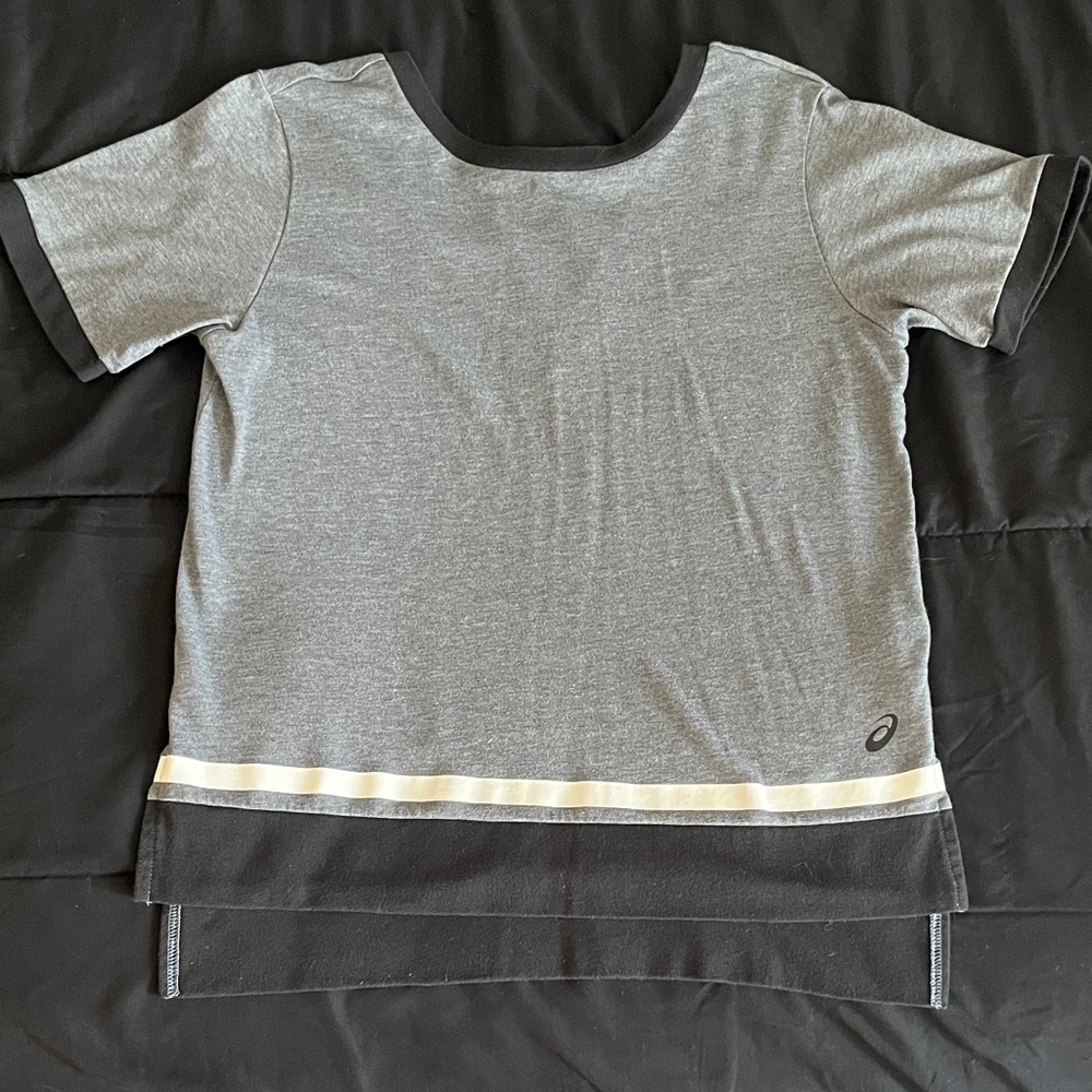 Asics Women's Gray and Black Short Sleeve Tee